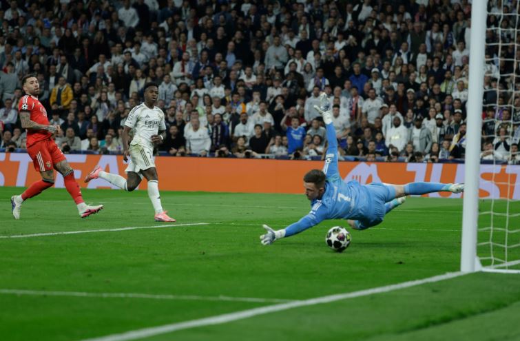 Cảm xúc khán giả lúc Real Madrid loại Benfica